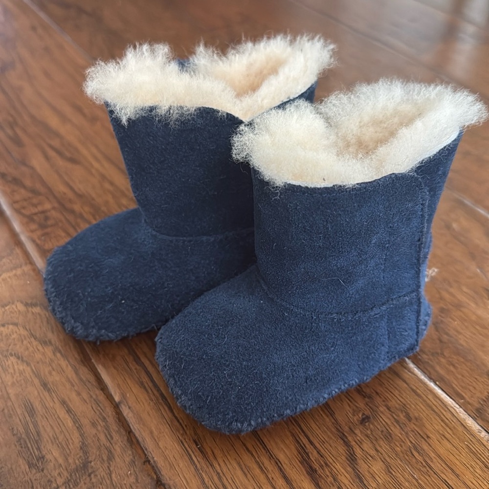 Baby Uggs - Size 2/3 - Never Worn